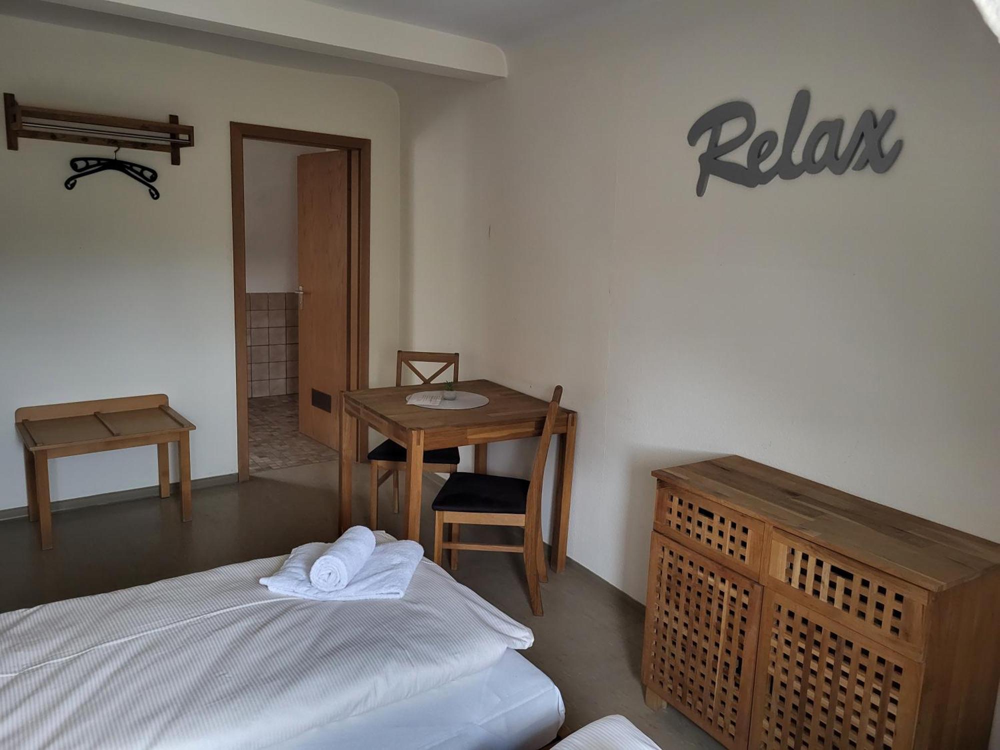 Zell am Main Gasthaus Zur Rose, Peruanisches Restaurant Und Franzoesisches Cafe מראה חיצוני תמונה